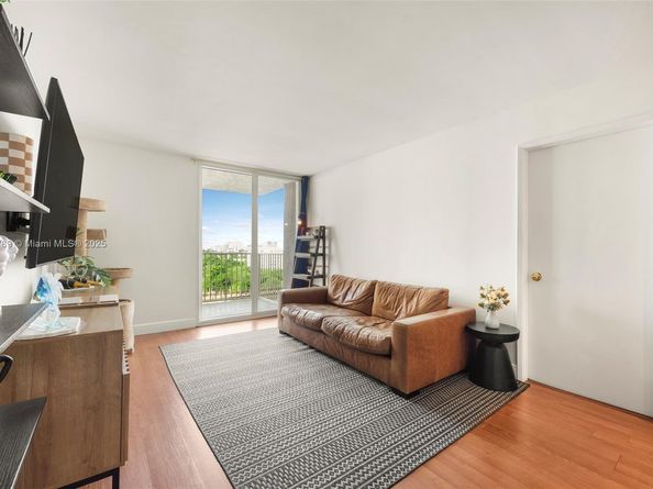 850 N Miami Ave W906, Miami FL 33136