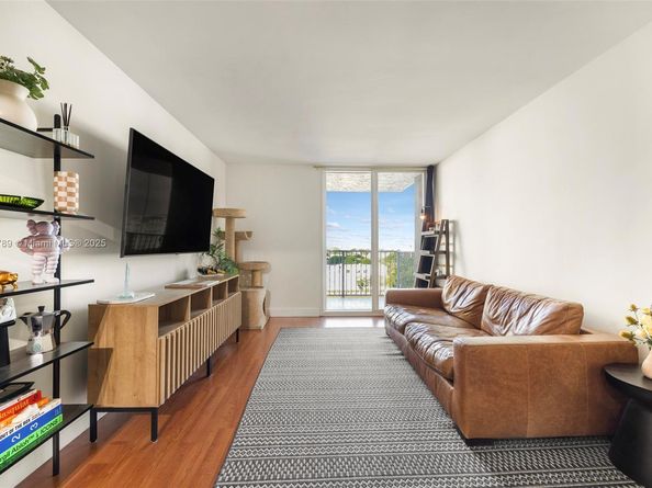 850 N Miami Ave W906, Miami FL 33136