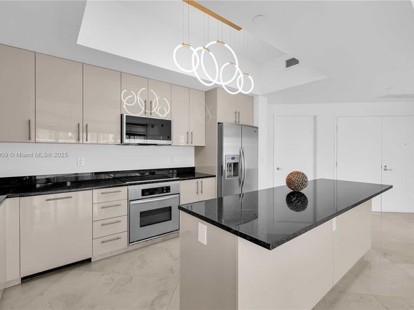 3131 NE 188th St 21005, Aventura FL 33180