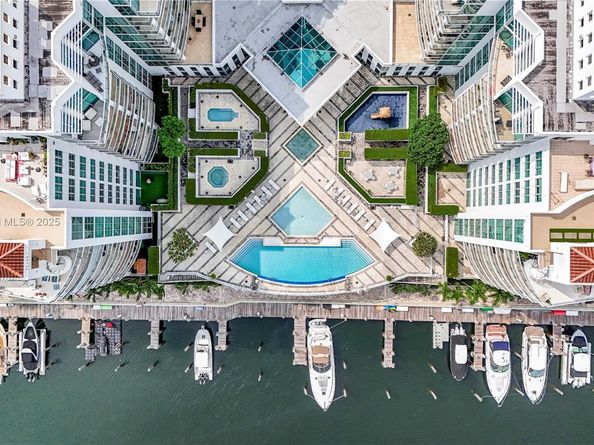 3131 NE 188th St 21005, Aventura FL 33180