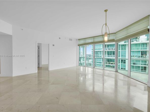 3131 NE 188th St 21005, Aventura FL 33180