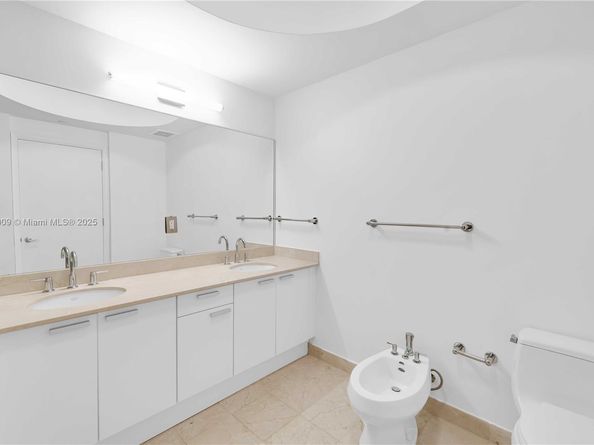3131 NE 188th St 21005, Aventura FL 33180