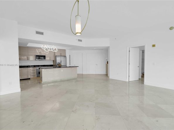 3131 NE 188th St 21005, Aventura FL 33180