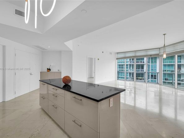3131 NE 188th St 21005, Aventura FL 33180