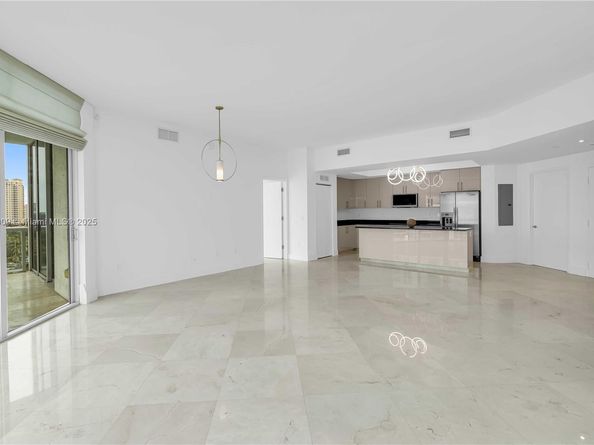 3131 NE 188th St 21005, Aventura FL 33180
