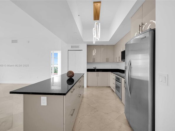 3131 NE 188th St 21005, Aventura FL 33180