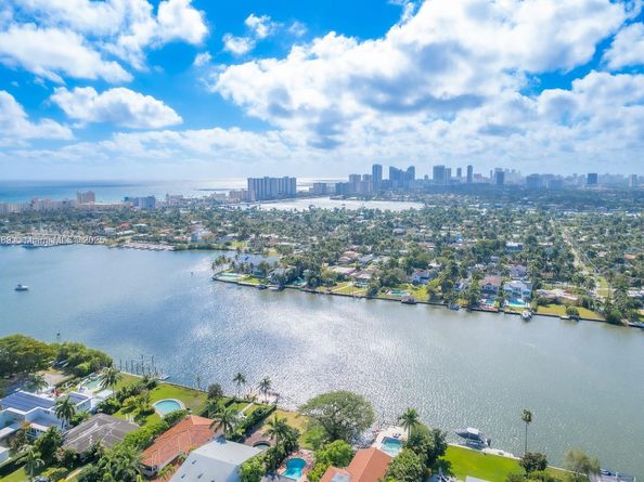 951 Buchanan St, Hollywood FL 33019