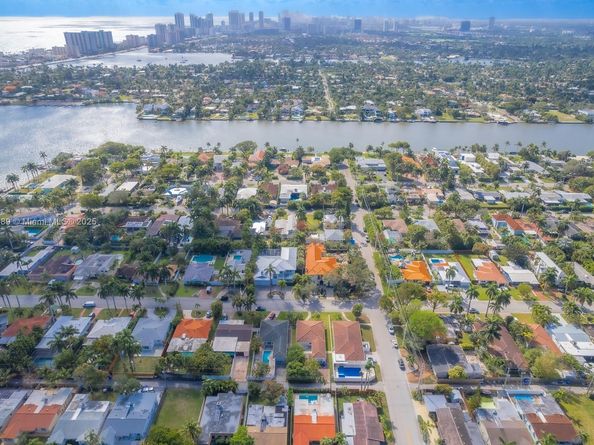 951 Buchanan St, Hollywood FL 33019