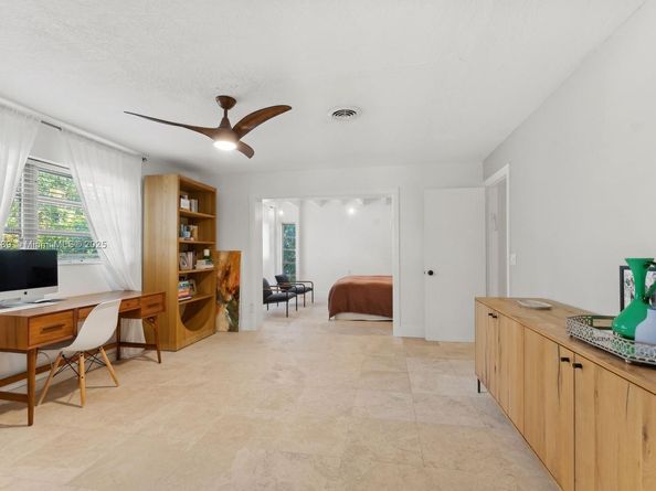 951 Buchanan St, Hollywood FL 33019