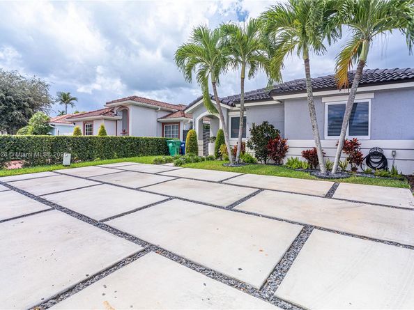 14014 SW 151st Ct, Miami FL 33196