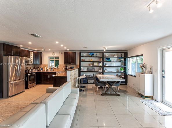 5901 NE 4th Ave, Oakland Park FL 33334
