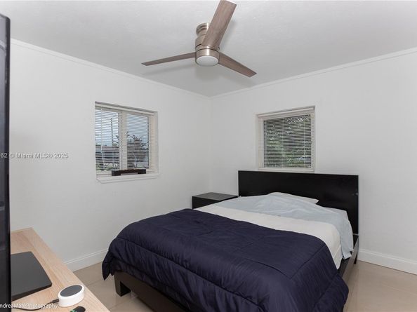 5901 NE 4th Ave, Oakland Park FL 33334