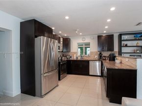 5901 NE 4th Ave, Oakland Park FL 33334