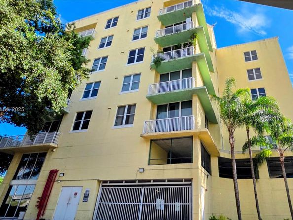 1350 NW 8th Ct A16, Miami FL 33136