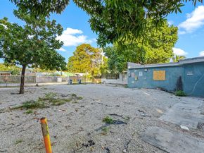 1337 NW 77th St, Miami FL 33147