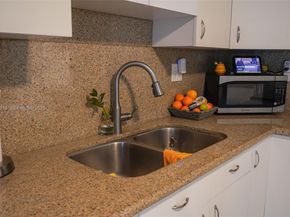 19907 NW 67th Ct, Hialeah FL 33015