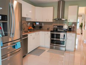 19907 NW 67th Ct, Hialeah FL 33015