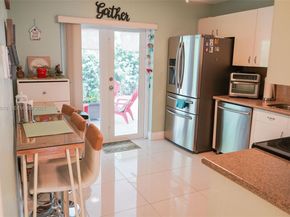 19907 NW 67th Ct, Hialeah FL 33015