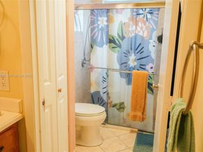 19907 NW 67th Ct, Hialeah FL 33015