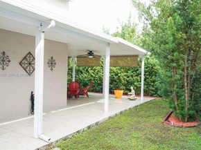 19907 NW 67th Ct, Hialeah FL 33015