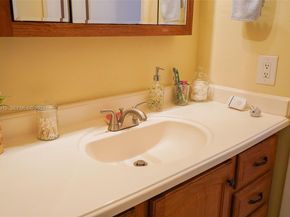 19907 NW 67th Ct, Hialeah FL 33015