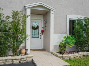 19907 NW 67th Ct, Hialeah FL 33015