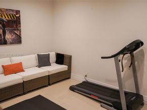 19907 NW 67th Ct, Hialeah FL 33015