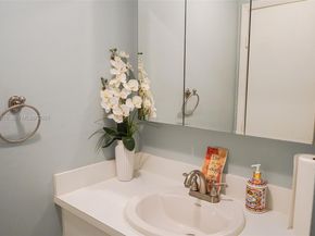 19907 NW 67th Ct, Hialeah FL 33015