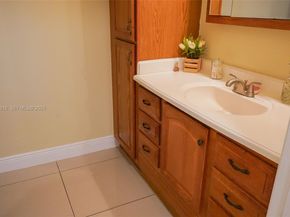 19907 NW 67th Ct, Hialeah FL 33015