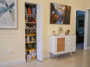 19907 NW 67th Ct, Hialeah FL 33015