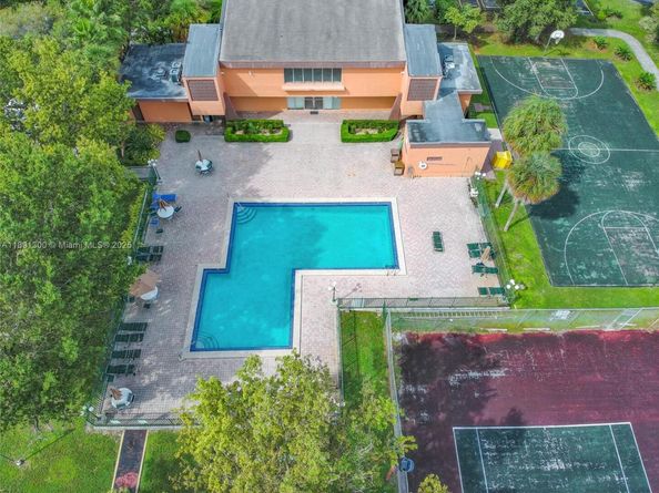 9440 W Flagler St 201, Miami FL 33174