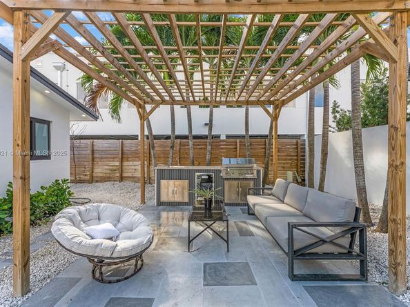 7120 SW 92nd Ave, Miami FL 33173