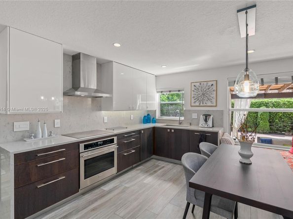 10934 NW 59th St, Doral FL 33178