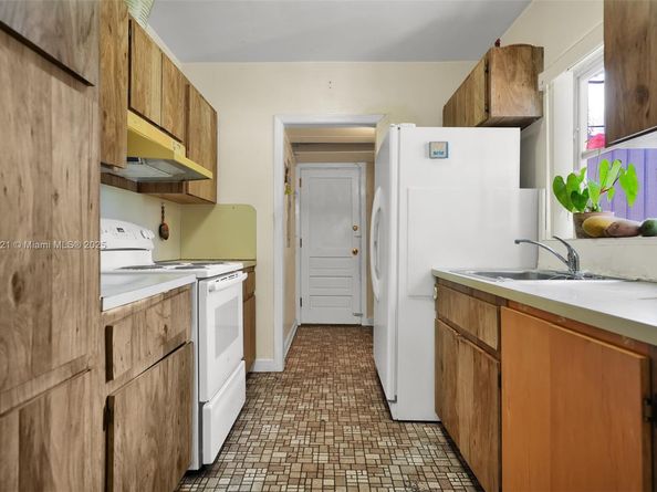 2100 NE 185th St, North Miami Beach FL 33179