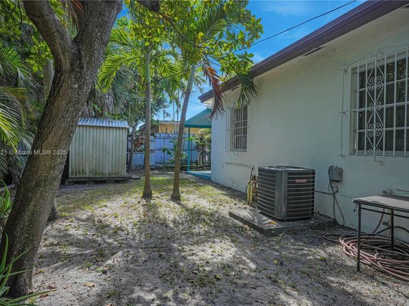 2100 NE 185th St, North Miami Beach FL 33179