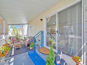 8701 SW 17th Ct, Davie FL 33324