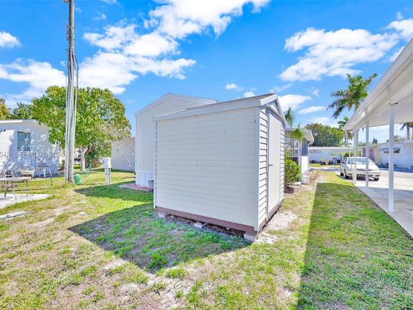 8701 SW 17th Ct, Davie FL 33324