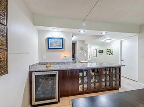 9411 N Hollybrook Lake Dr 304, Pembroke Pines FL 33025