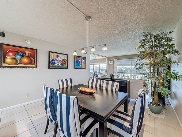 9411 N Hollybrook Lake Dr 304, Pembroke Pines FL 33025
