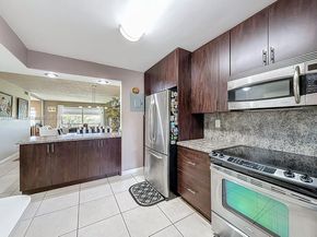 9411 N Hollybrook Lake Dr 304, Pembroke Pines FL 33025