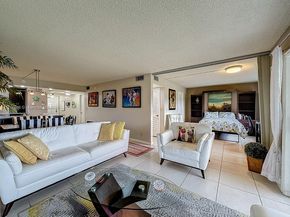 9411 N Hollybrook Lake Dr 304, Pembroke Pines FL 33025