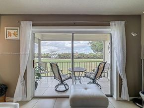 9411 N Hollybrook Lake Dr 304, Pembroke Pines FL 33025