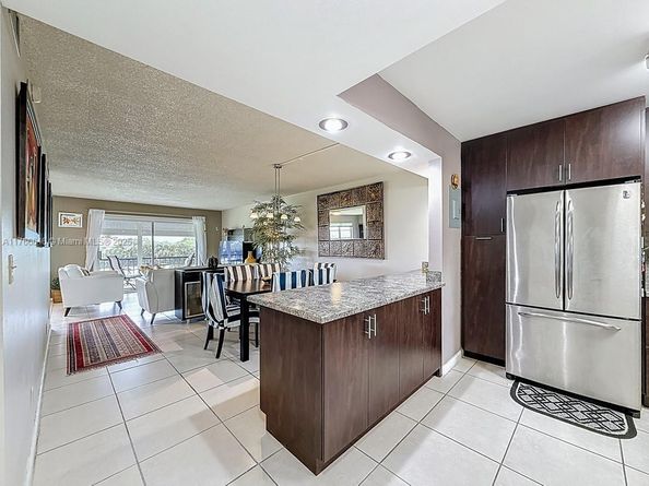 9411 N Hollybrook Lake Dr 304, Pembroke Pines FL 33025