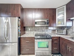 9411 N Hollybrook Lake Dr 304, Pembroke Pines FL 33025