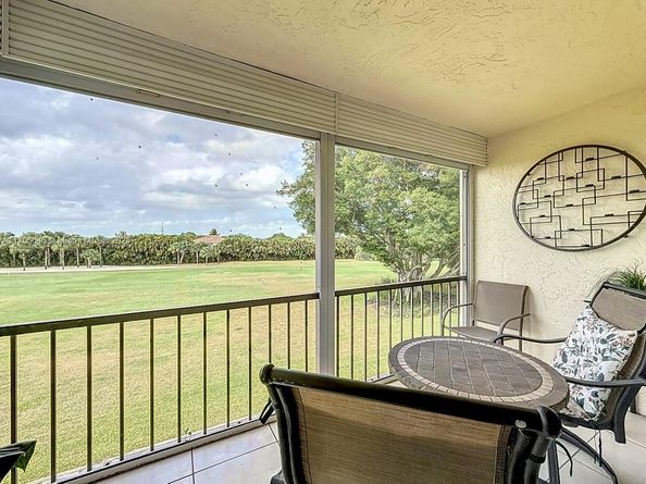 9411 N Hollybrook Lake Dr 304, Pembroke Pines FL 33025