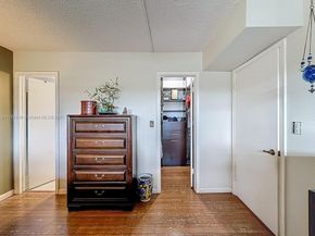 9411 N Hollybrook Lake Dr 304, Pembroke Pines FL 33025