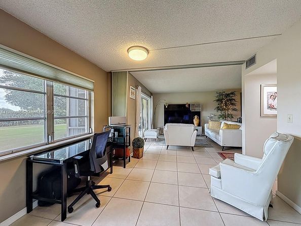 9411 N Hollybrook Lake Dr 304, Pembroke Pines FL 33025