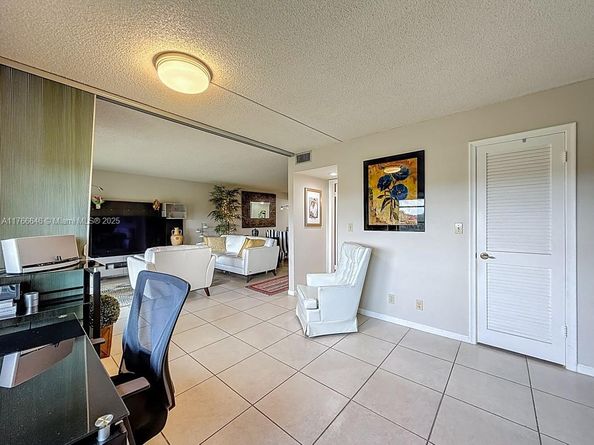 9411 N Hollybrook Lake Dr 304, Pembroke Pines FL 33025