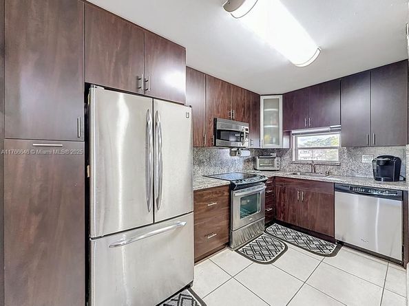9411 N Hollybrook Lake Dr 304, Pembroke Pines FL 33025
