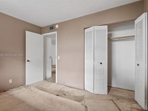 114 Lake Emerald Dr 104, Oakland Park FL 33309